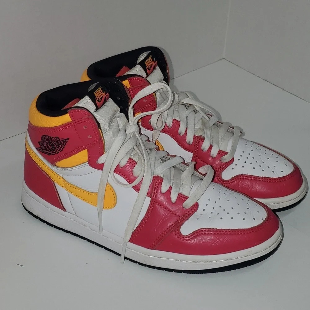 Air Jordan 1 Retro High OG Light Fusion Red Nike Air Size 9.5
